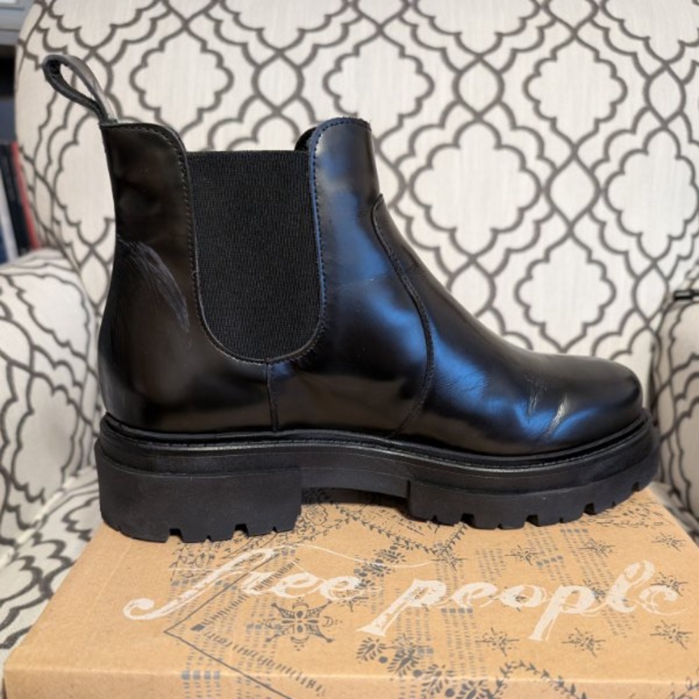 Free People Lola Lug Sole Chelsea Boots - Picture 4 of 6